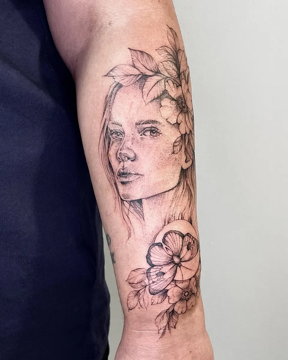 Cienkokreskowy portret kobiety z kwiatami